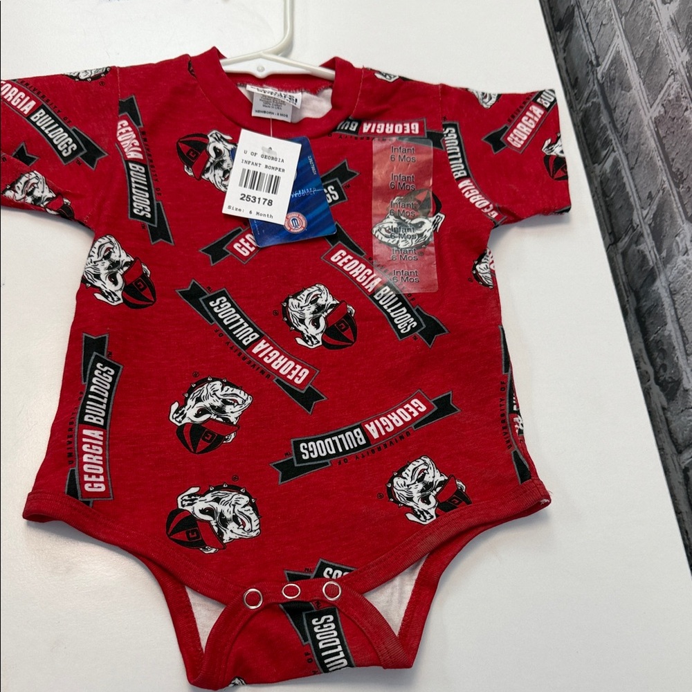 NWT Georgia Bulldogs Red‎ baby  Onesie